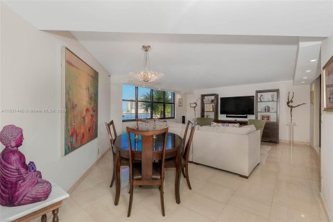 Copropriété à vendre à Hallandale Beach, Floride: 2 chambres, 147.9 m2 № 1292725 - photo 5