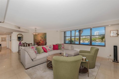 Copropriété à vendre à Hallandale Beach, Floride: 2 chambres, 147.9 m2 № 1292725 - photo 3