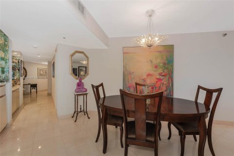 Copropriété à vendre à Hallandale Beach, Floride: 2 chambres, 147.9 m2 № 1292725 - photo 9