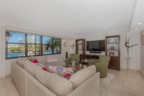 Copropriété à vendre à Hallandale Beach, Floride: 2 chambres, 147.9 m2 № 1292725 - photo 2