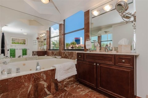 Copropriété à vendre à Hallandale Beach, Floride: 2 chambres, 147.9 m2 № 1292725 - photo 21