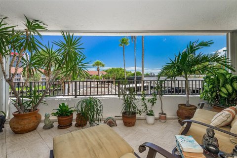 Condo in Hallandale Beach, Florida, 2 bedrooms  № 1292725 - photo 29