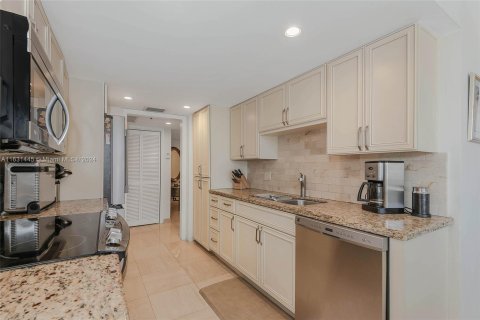 Copropriété à vendre à Hallandale Beach, Floride: 2 chambres, 147.9 m2 № 1292725 - photo 14