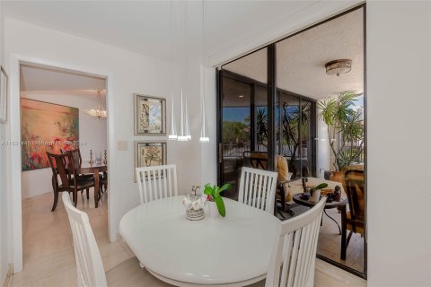 Copropriété à vendre à Hallandale Beach, Floride: 2 chambres, 147.9 m2 № 1292725 - photo 12