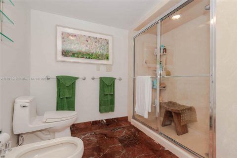 Condo in Hallandale Beach, Florida, 2 bedrooms  № 1292725 - photo 22