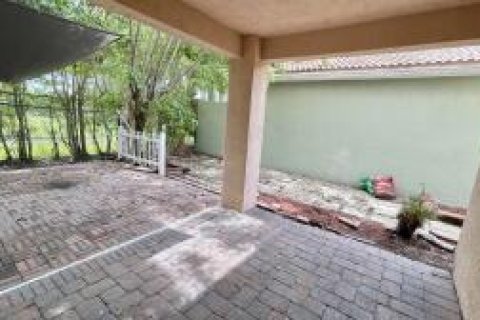 Villa ou maison à vendre à West Palm Beach, Floride: 4 chambres, 221.48 m2 № 1189683 - photo 2