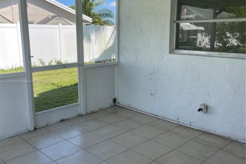 Купить виллу или дом в Тамарак, Флорида 2 спальни, 96.06м2, № 566310 - фото 8