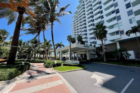 Copropriété à vendre à Miami Beach, Floride: 52.58 m2 № 1310143 - photo 1