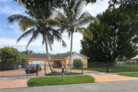 Villa ou maison à vendre à Miami, Floride: 4 chambres, 141.68 m2 № 1310184 - photo 1