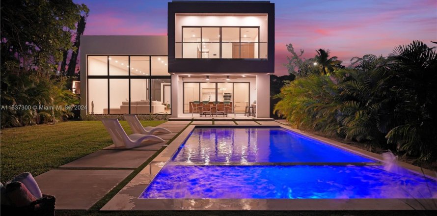 Casa en Miami, Florida 4 dormitorios, 303.42 m2 № 1310185