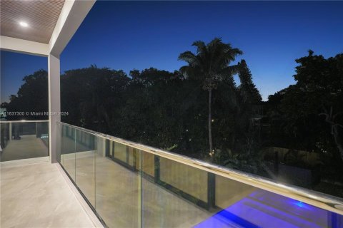 Casa en venta en Miami, Florida, 4 dormitorios, 303.42 m2 № 1310185 - foto 22