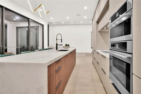 Casa en venta en Miami, Florida, 4 dormitorios, 303.42 m2 № 1310185 - foto 24