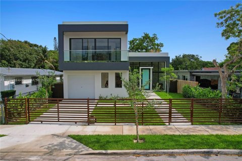 Casa en venta en Miami, Florida, 4 dormitorios, 303.42 m2 № 1310185 - foto 5