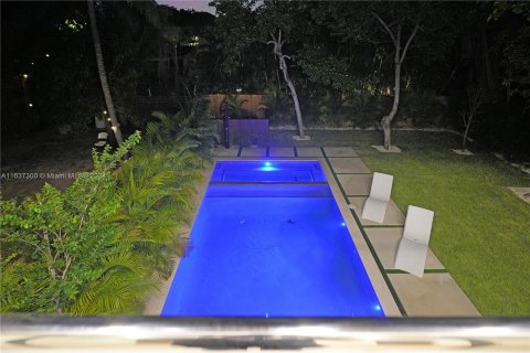 Casa en venta en Miami, Florida, 4 dormitorios, 303.42 m2 № 1310185 - foto 23