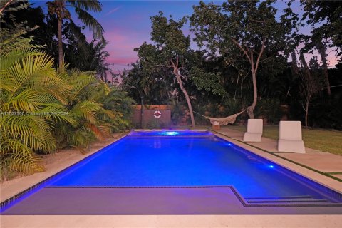 Casa en venta en Miami, Florida, 4 dormitorios, 303.42 m2 № 1310185 - foto 17