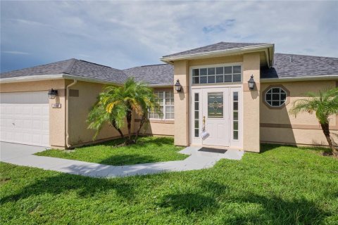 House in Port Charlotte, Florida 3 bedrooms, 125.23 sq.m. № 1354040 - photo 2