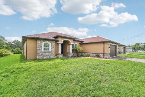 House in Port Charlotte, Florida 3 bedrooms, 183.3 sq.m. № 1354038 - photo 3