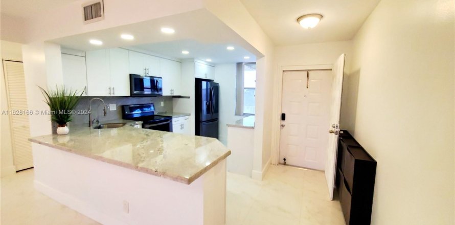 Condo in Sunrise, Florida, 2 bedrooms  № 1289256