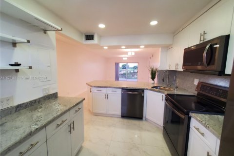 Condo in Sunrise, Florida, 2 bedrooms  № 1289256 - photo 14