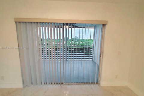 Condo in Sunrise, Florida, 2 bedrooms  № 1289256 - photo 15