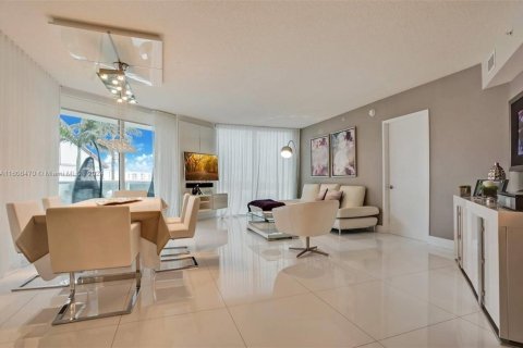 Copropriété à vendre à Sunny Isles Beach, Floride: 3 chambres, 135.73 m2 № 1229963 - photo 2