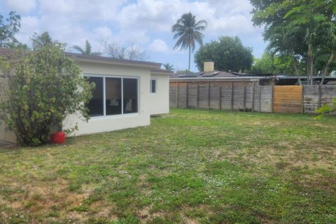 House in Fort Lauderdale, Florida 2 bedrooms, 105.26 sq.m. № 1174176 - photo 6