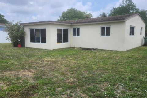 House in Fort Lauderdale, Florida 2 bedrooms, 105.26 sq.m. № 1174176 - photo 3