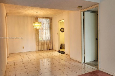 Condo in Aventura, Florida, 2 bedrooms  № 1227555 - photo 23