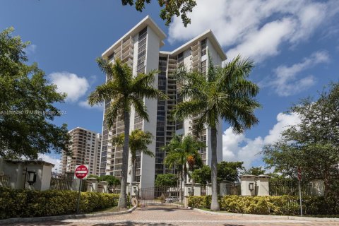 Condo in Aventura, Florida, 2 bedrooms  № 1227555 - photo 1