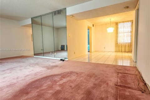 Condo in Aventura, Florida, 2 bedrooms  № 1227555 - photo 4