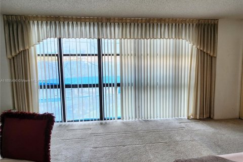 Condo in Aventura, Florida, 2 bedrooms  № 1227555 - photo 15