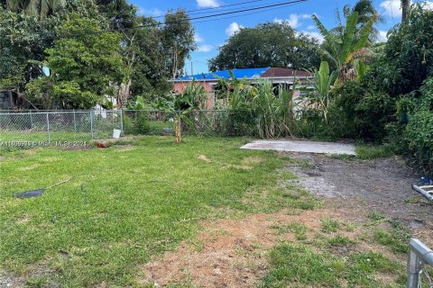 Commercial property in Miami, Florida 172.43 sq.m. № 1228019 - photo 8