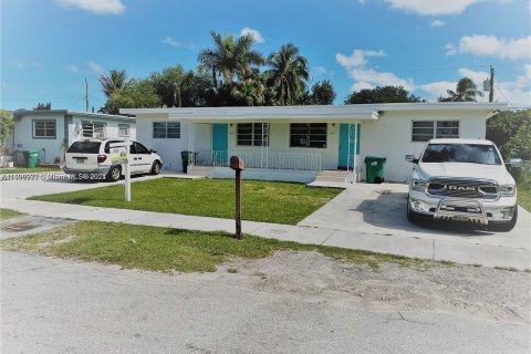 Commercial property in Miami, Florida 172.43 sq.m. № 1228019 - photo 2