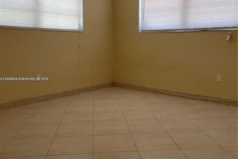 Commercial property in Miami, Florida 172.43 sq.m. № 1228019 - photo 7