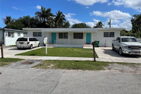 Commercial property in Miami, Florida 172.43 sq.m. № 1228019 - photo 1