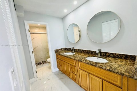 Copropriété à vendre à Lauderhill, Floride: 2 chambres, 111.48 m2 № 1345159 - photo 13