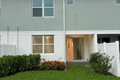 Townhouse in Deerfield Beach, Florida 3 bedrooms, 175.31 sq.m. № 1217343 - photo 14