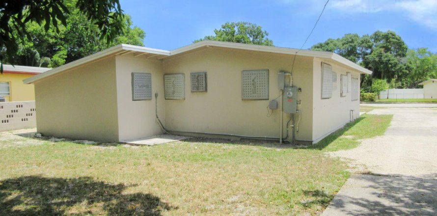 House in Fort Lauderdale, Florida 2 bedrooms, 119.1 sq.m. № 1217346