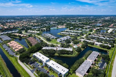 Condo in Delray Beach, Florida, 2 bedrooms  № 1228755 - photo 1