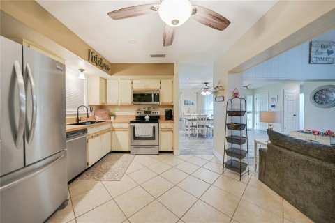 House in Port Charlotte, Florida 4 bedrooms, 146.69 sq.m. № 1337504 - photo 8