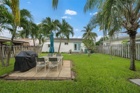 House in Dania Beach, Florida 2 bedrooms, 100.15 sq.m. № 1327694 - photo 15