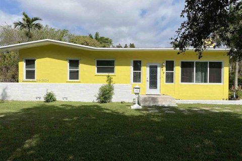 Casa en venta en Miami, Florida, 5 dormitorios, 184.41 m2 № 1294244 - foto 1