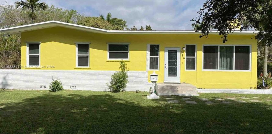 House in Miami, Florida 5 bedrooms, 184.41 sq.m. № 1294244