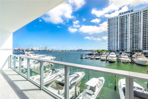 Copropriété à vendre à North Miami Beach, Floride: 2 chambres, 154.87 m2 № 1309519 - photo 2