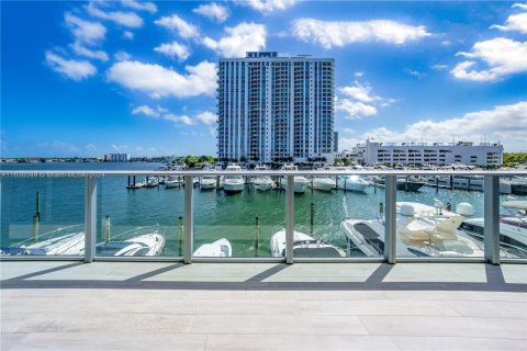 Copropriété à vendre à North Miami Beach, Floride: 2 chambres, 154.87 m2 № 1309519 - photo 3