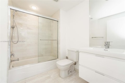 Copropriété à vendre à North Miami Beach, Floride: 2 chambres, 154.87 m2 № 1309519 - photo 22