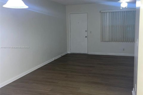 Apartamento en alquiler en Pembroke Pines, Florida, 1 dormitorio, 65.22 m2 № 1345128 - foto 4