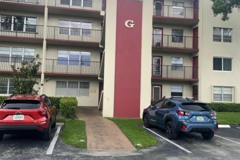 Apartamento en alquiler en Pembroke Pines, Florida, 1 dormitorio, 65.22 m2 № 1345128 - foto 1