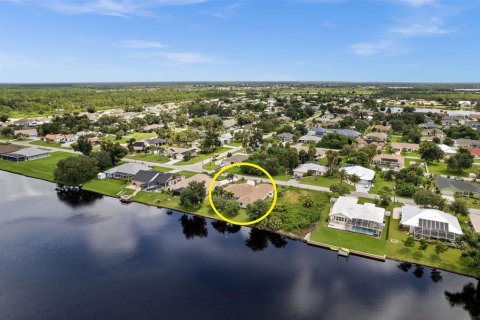 Villa ou maison à vendre à Port Charlotte, Floride: 3 chambres, 236.16 m2 № 1350503 - photo 5