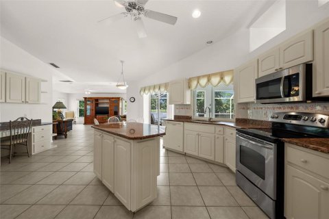 Villa ou maison à vendre à Port Charlotte, Floride: 3 chambres, 236.16 m2 № 1350503 - photo 2